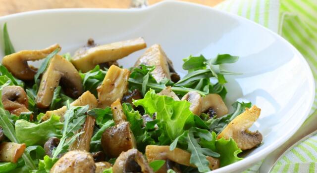 Insalata di spinaci, funghi e castagne