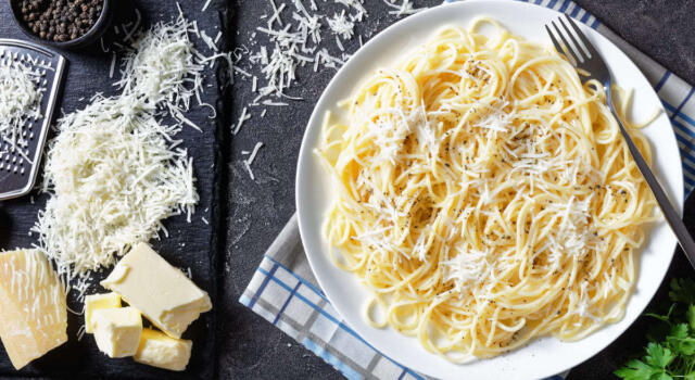 La pasta cacio e pepe secondo la ricetta classica