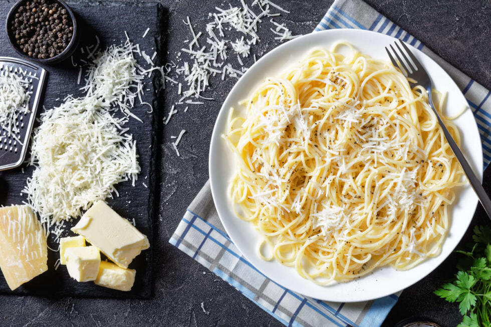 pasta cacio e  pepe