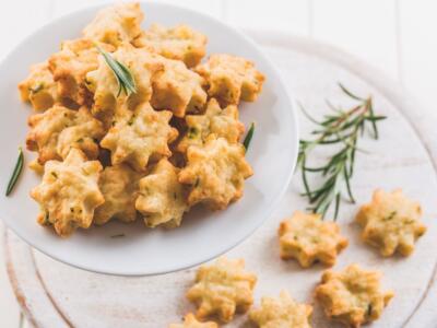 Biscotti salati al rosmarino: antipasto, spuntino o sostituto del pane?