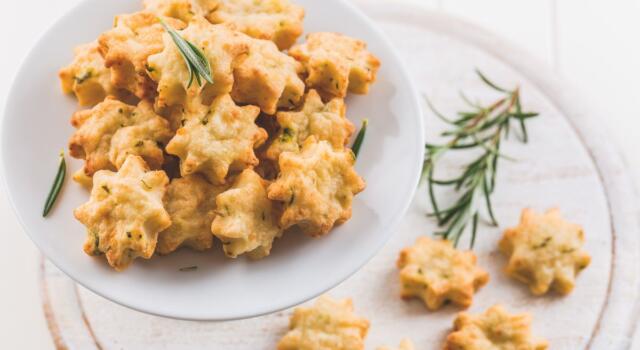 Biscotti salati al rosmarino: antipasto, spuntino o sostituto del pane?