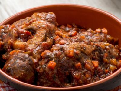 Ossobuco con piselli e carote, il secondo invernale per eccellenza