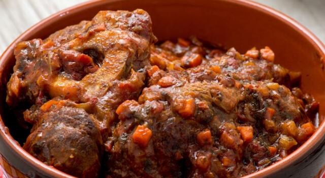 Ossobuco con piselli e carote, il secondo invernale per eccellenza