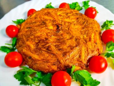 Timballo di pasta con verza e salsiccia: il primo piatto chic e rustico allo stesso tempo