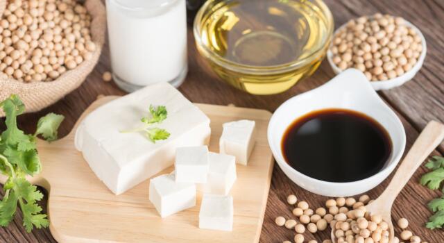 Come cucinare il tofu alla piastra: la ricetta facile