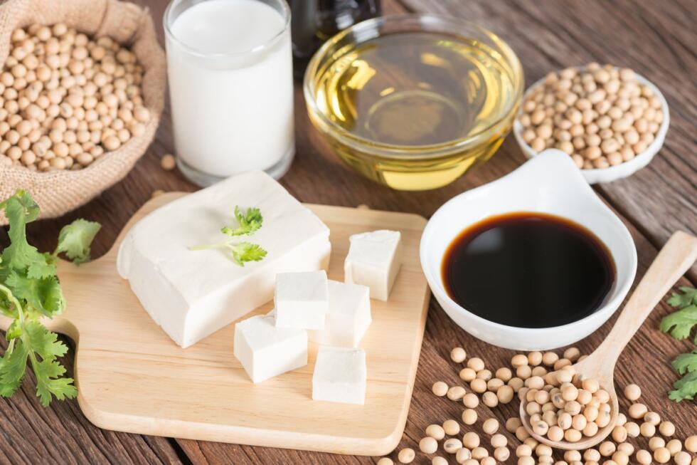 tofu con semi di soia e salsa