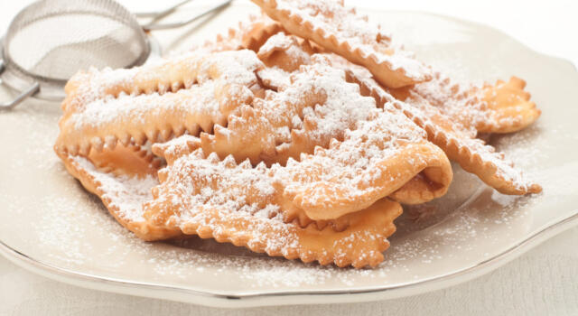 La ricetta delle Chiacchiere di Carnevale al forno