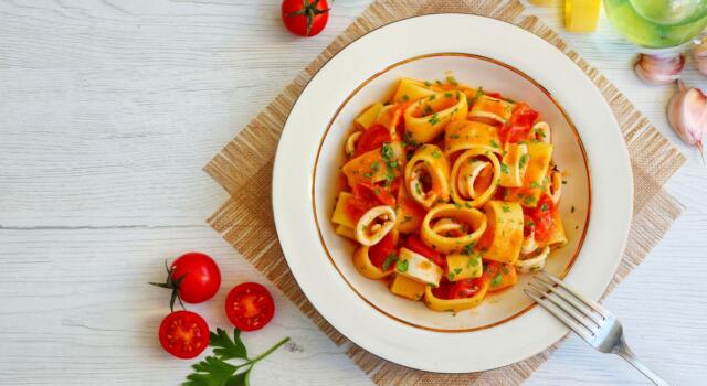 Calamarata con ragù di pesce spada, un primo di pesce facile