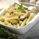 Pasta al forno carciofi e piselli