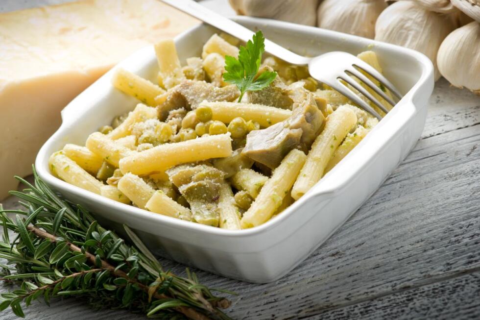 Pasta al forno carciofi e piselli