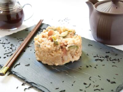 Riso zucchine e speck: il primo piatto delicato e croccante