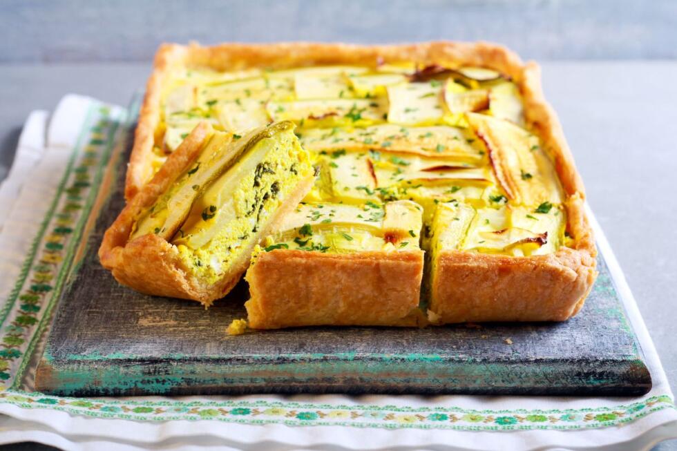 Torta salata con zucchine e uova sode