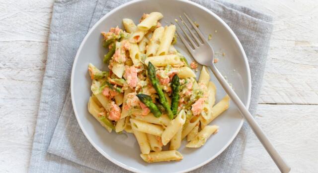 Pasta asparagi e salmone, un primo piatto primaverile