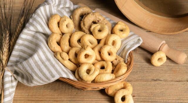 Taralli pugliesi: la ricetta originale e le varianti più famose