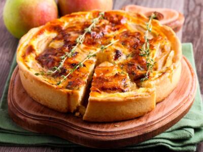 Torta di pane salata in padella, la ricetta per riciclare il pane raffermo