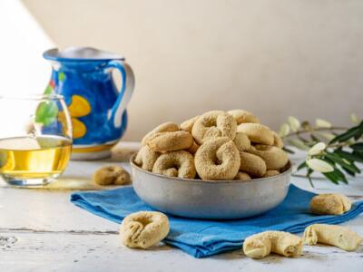 I biscotti al vino rosso con la ricetta di Anna Moroni