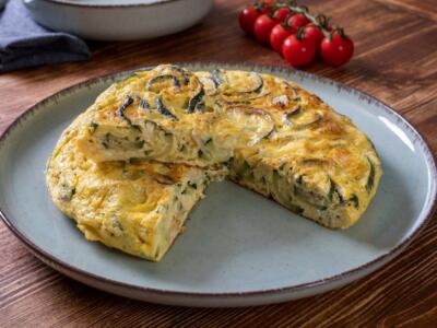 Leggera e saporita, ecco la frittata di zucchine al forno