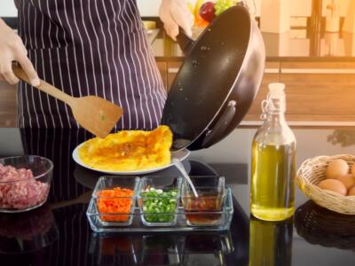 Girare la frittata: scopri i segreti per non fare disastri in cucina