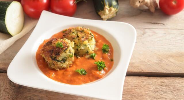 Polpette di zucchine e ricotta al sugo: pronti per la scarpetta?