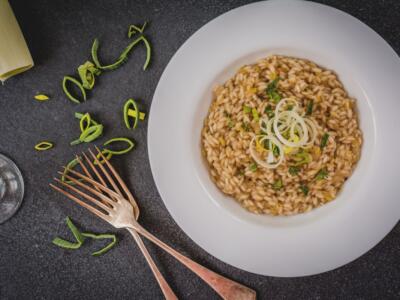 Risotto porri e salsiccia, il primo gustoso da provare