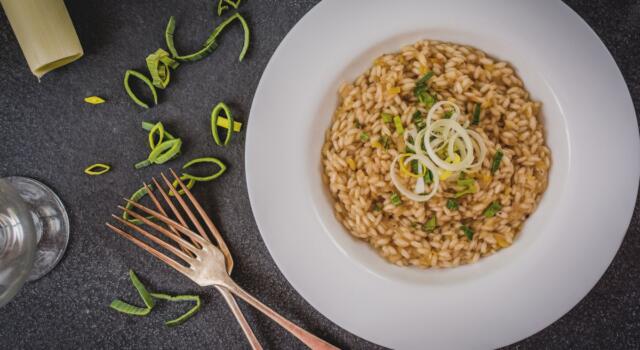 Risotto porri e salsiccia, il primo gustoso da provare