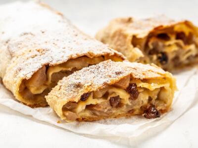 Friabile ed estremamente goloso, ecco lo strudel di mele con pasta sfoglia