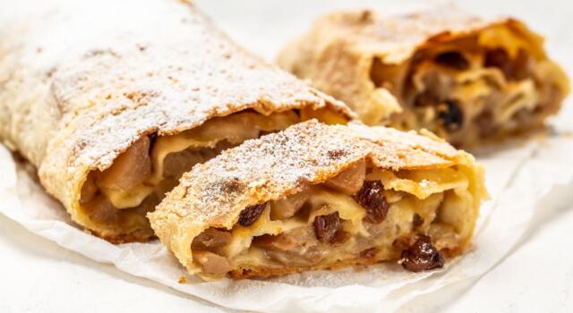 Friabile ed estremamente goloso, ecco lo strudel di mele con pasta sfoglia