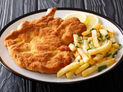 Cotoletta alla milanese: ricetta e storia di un piatto simbolo della cucina italiana