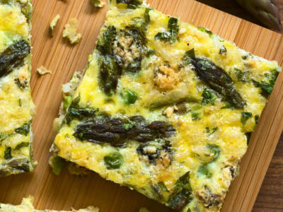 Perfetta per la primavera e leggera: la frittata di asparagi al forno