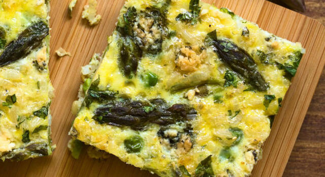 Perfetta per la primavera e leggera: la frittata di asparagi al forno