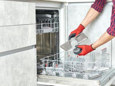 Guida pratica alla pulizia della lavastoviglie: consigli per mantenerla efficiente e priva di odori