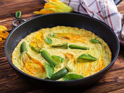 Frittata con fiori di zucca: la ricetta estiva