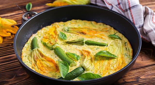 Frittata con fiori di zucca: la ricetta estiva