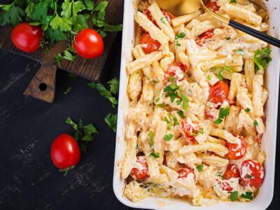 Pasta con feta al forno