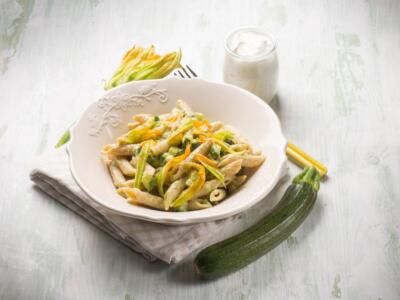 Pasta con i fiori di zucca: le ricette per prepararla