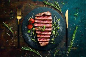 Come cucinare il tonno fresco: le ricette per renderlo il protagonista a tavola