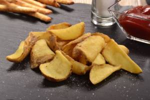 Come si fanno le patatine fritte: in padella, chips o con la buccia&#8230; vediamo tutti i segreti!