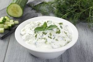 Tzatziki vegan: la ricetta della salsa greca senza lattosio