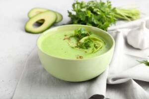 Gazpacho di avocado: la ricetta fresca e veloce