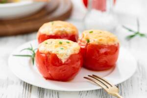 In cucina con Friggy: la ricetta dei pomodori ripieni di riso in friggitrice ad aria