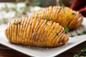 In cucina con Friggy: le patate Hasselback sono un contorno scenografico e goloso da provare