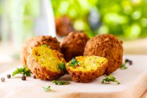 In cucina con Friggy: mai più senza la ricetta dei falafel in friggitrice ad aria