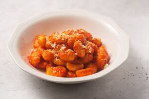 In cucina con Friggy: preparati ad assaggiare gli gnocchi alla norma in friggitrice ad aria