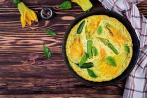 In cucina con Friggy: tutto il sapore delicato della frittata con fiori di zucca in friggitrice ad aria