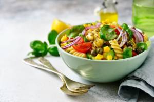 Insalata di pasta: idee e ricette per un primo piatto fresco e gustoso