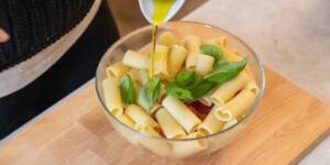 Pasta alla checca, un primo piatto tipico della cucina romana