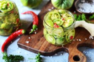 Pomodori verdi sott&#8217;olio: la ricetta della conserva insolita