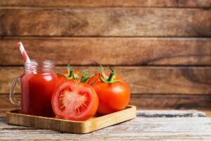 Succo di pomodoro: ricetta, proprietà e benefici