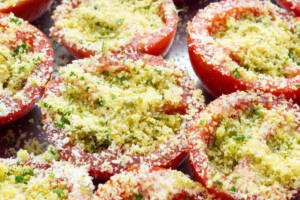 In cucina con Friggy: prepariamo insieme i pomodori gratinati in friggitrice ad aria
