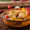 Pronto in 30 minuti, il pollo al curry con verdure è un piatto che piace a tutti!